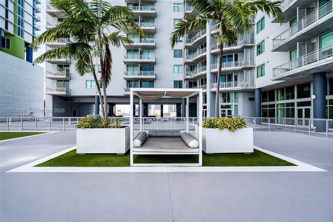 Building Photo - 690 SW 1st Ct