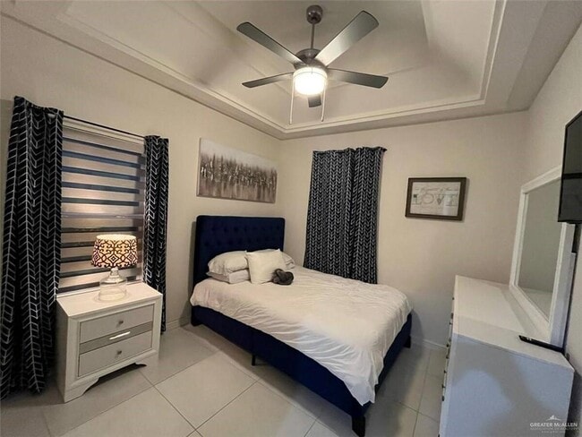 Building Photo - 37 Water Lily Ave