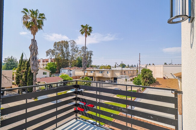 Building Photo - 5932 Lemp Ave