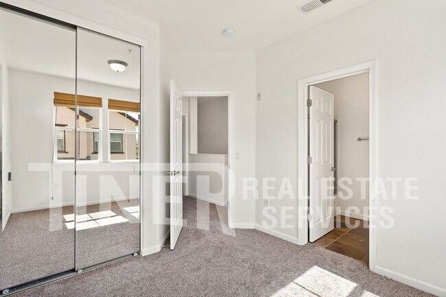 Building Photo - 50 Regency Park Cir