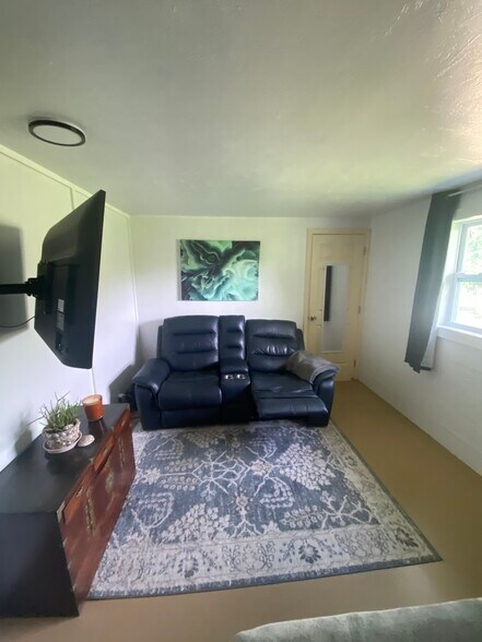 Main room - 5344 Caldwell St