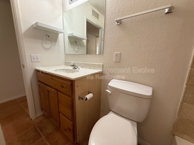 Building Photo - 6410 E Dixileta Dr