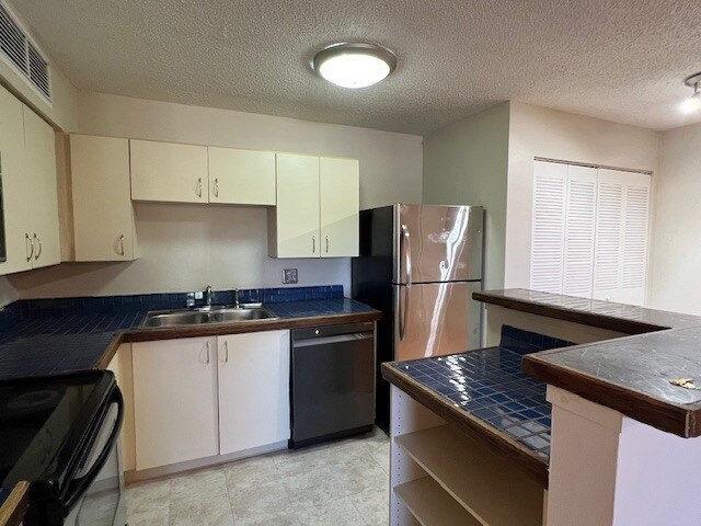 Building Photo - 465 Forestway Cir