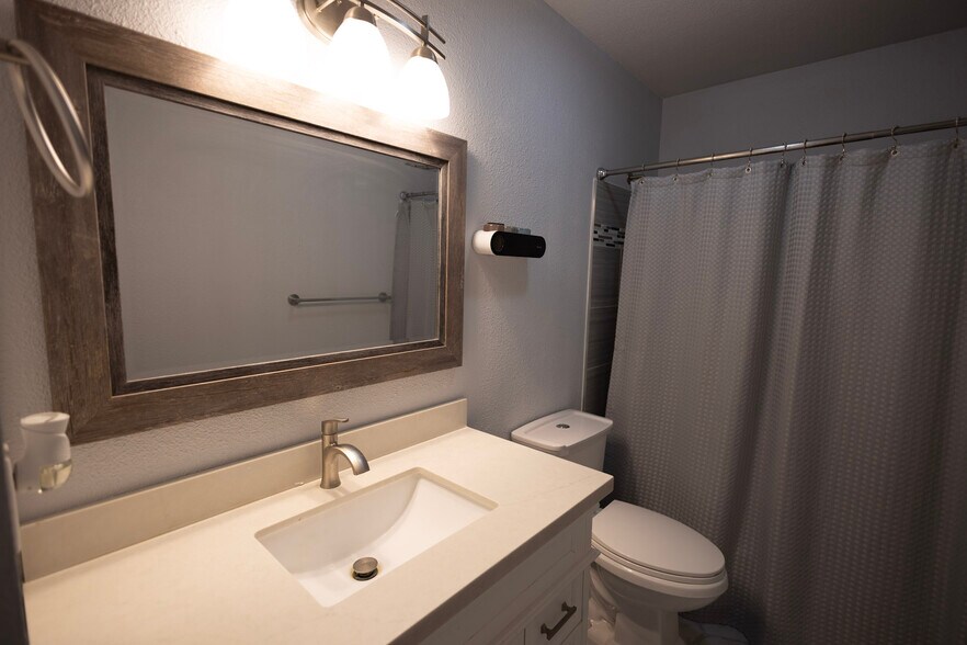 Building Photo - 845 Terrence Rd