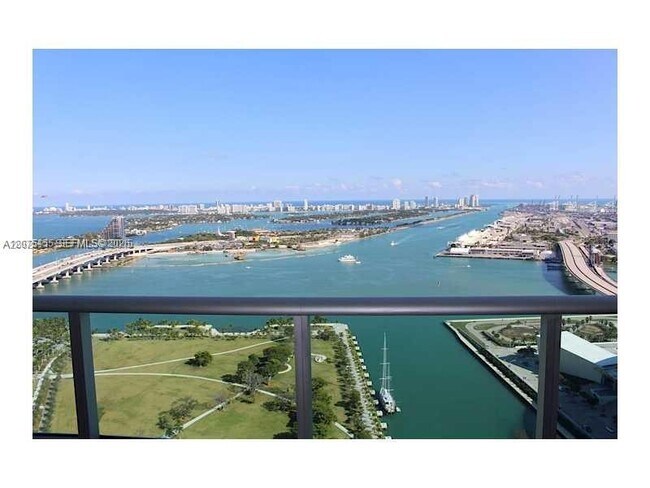 Building Photo - 900 Biscayne Blvd