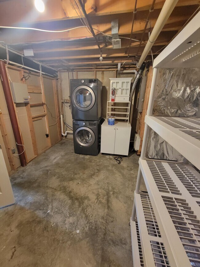 Building Photo - 8702 Castlerock Ct