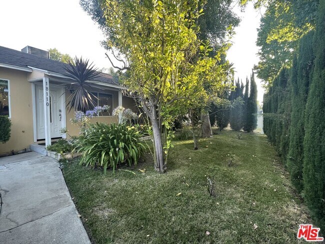 Building Photo - 18110 Tarzana St