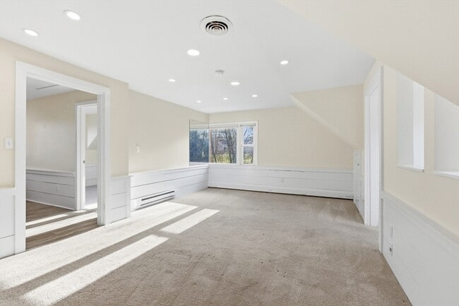 Building Photo - 294 Great Rd