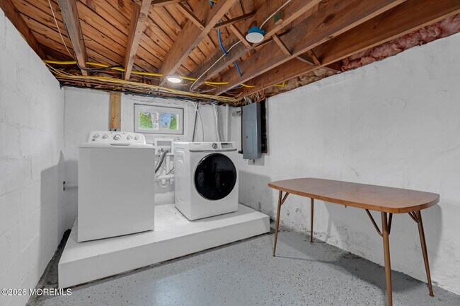 Building Photo - 115 Grassmere Avenue