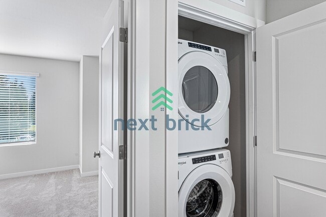 Building Photo - "Spacious 3-Bedroom Luxury Townhouse in Everett with 3 Full Baths"