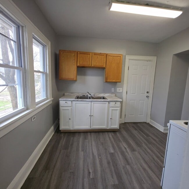 Building Photo - 3625 E 153rd St