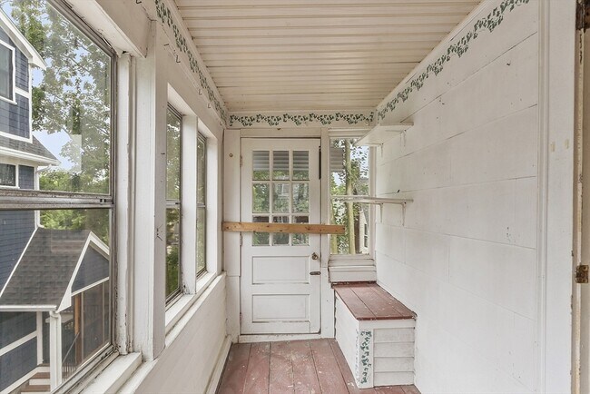 Building Photo - 93 Upham St