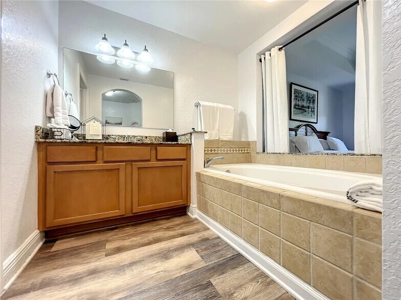 Building Photo - 1300 Seven Eagles Ct