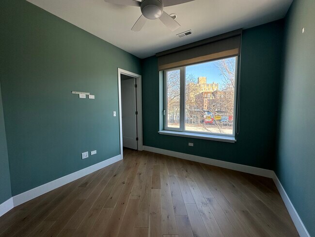 Building Photo - 550 N Ogden Ave