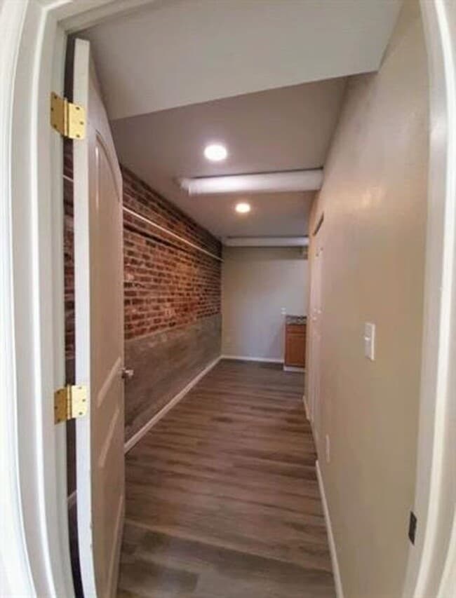 Building Photo - 306ALUM