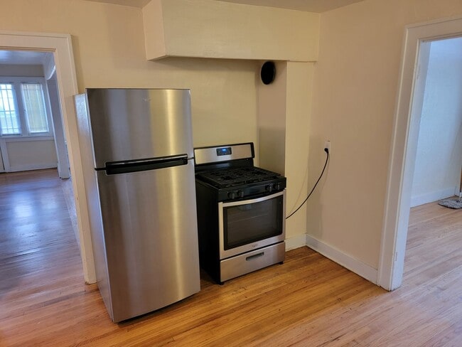 Building Photo - 2 BEDROOM AND 1 BATH NEXT TO UNM CAMPUS