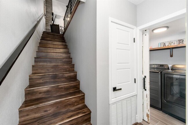 Building Photo - 12500 Melville Dr