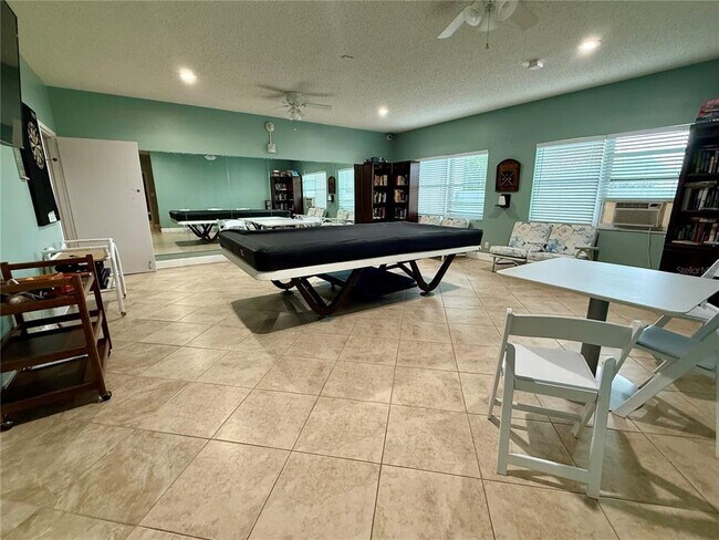 Building Photo - 7200 Sunshine Skyway Ln S