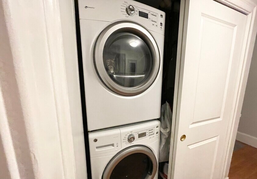 Building Photo - 800 Parker St