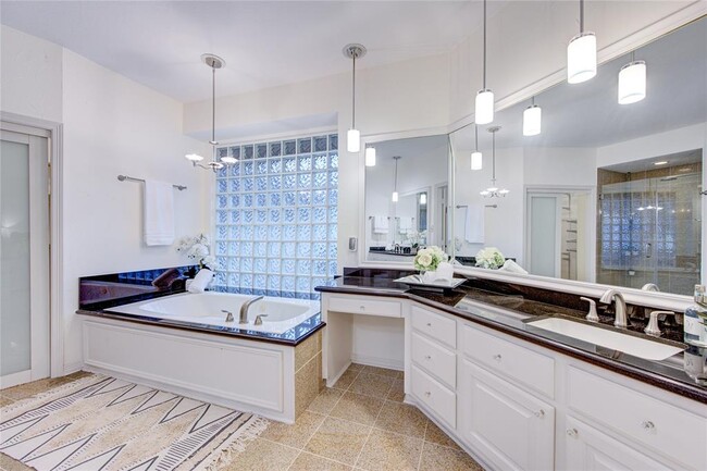 Building Photo - 13515 N Tracewood Bend