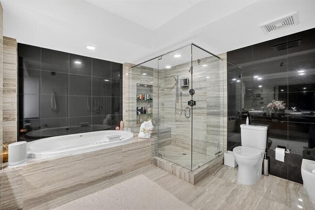 Building Photo - 101 S Fort Lauderdale Beach Blvd