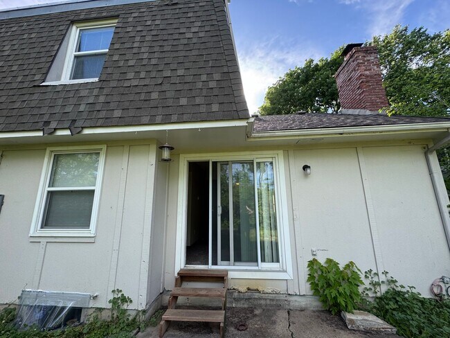 Building Photo - 311 Hawthorne Ct