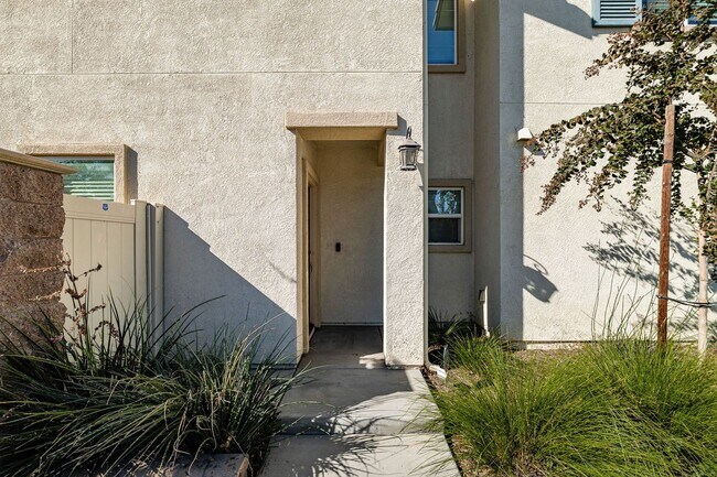 Building Photo - Beautiful Home in Hyde Park Community