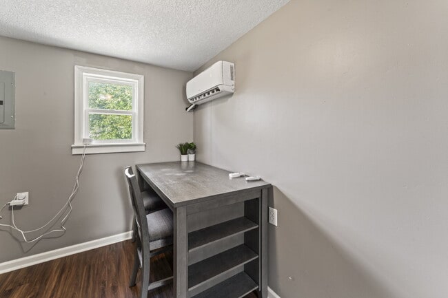 Building Photo - Furnished, short-term rental just blocks from KU Med available now!