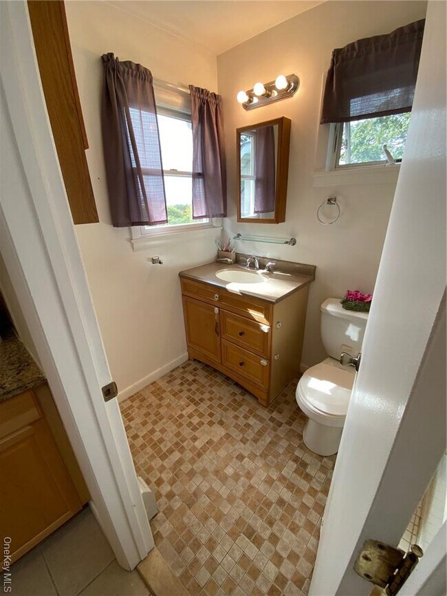 Building Photo - 49 Croton Point Ave