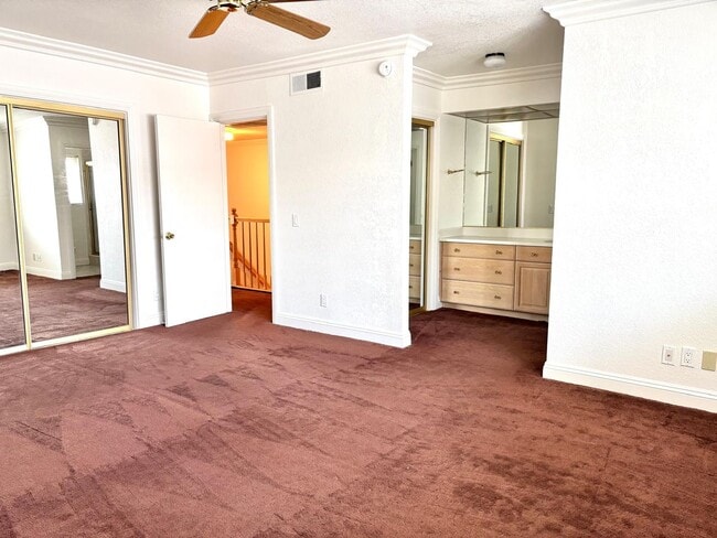Building Photo - Welcome to this stunning 2 bedroom 2.5 bat...