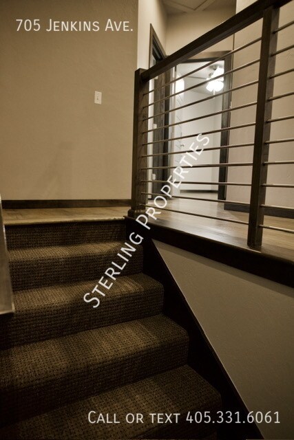 Building Photo - 705 S Jenkins Ave