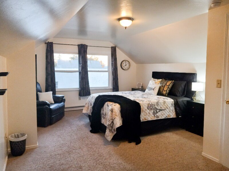 Building Photo - 2 W Pacific St