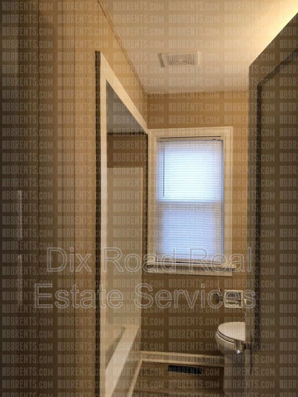 Building Photo - 743 Coralie St