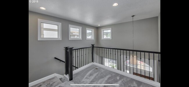Building Photo - Stunning Executive Home in Cedar Mill/Beth...