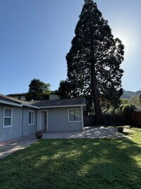 Building Photo - 33 Mary Ct