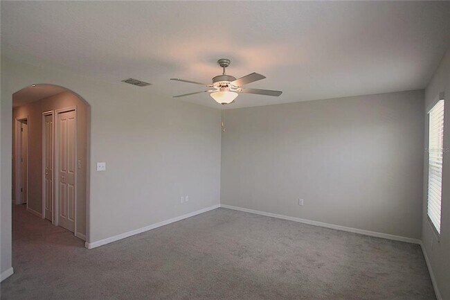 Building Photo - 812 Royal Empress Dr