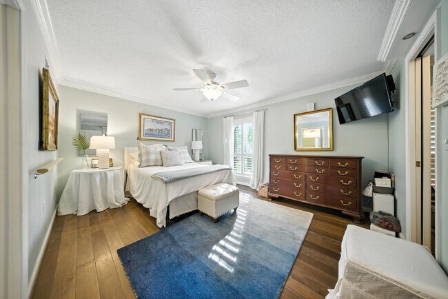 Building Photo - Spacious 2 -story townhome in the heart of...