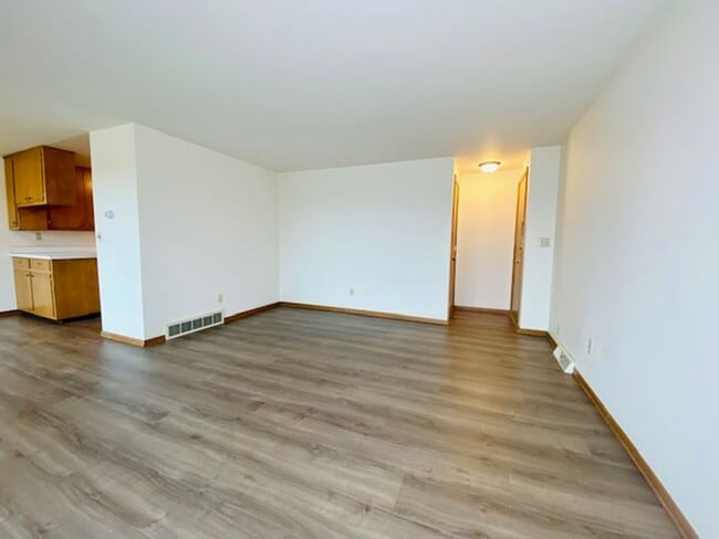 Building Photo - 3037 Humboldt Rd