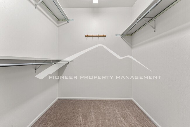 Building Photo - Spacious Home with Central AC and Fenced Yard