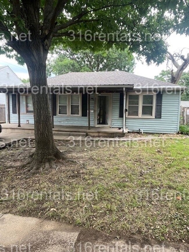 Primary Photo - $1025 - 3 bedroom / 1.5 bathroom - Single ...