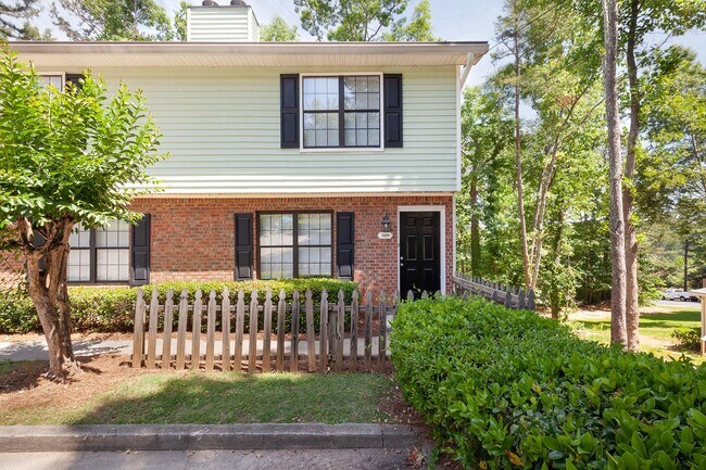 Building Photo - 3bd/2.5ba Split Level Condo in Quiet Neighborhood!