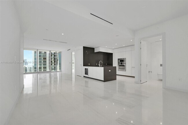 Building Photo - 300 Biscayne Blvd Way