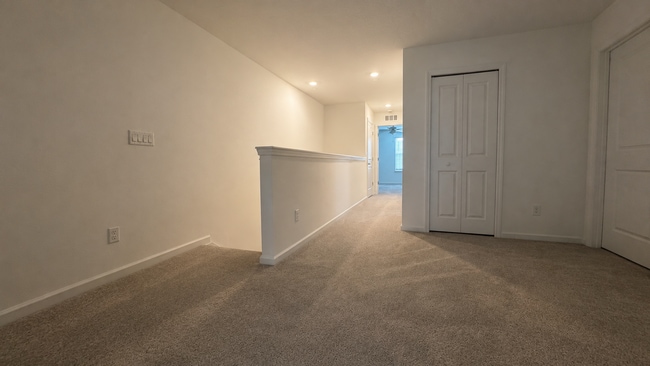 Building Photo - Charming 3BR Townhome with Screened-In Patio