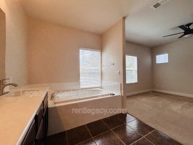 Building Photo - 2609 Willow Pass Rd