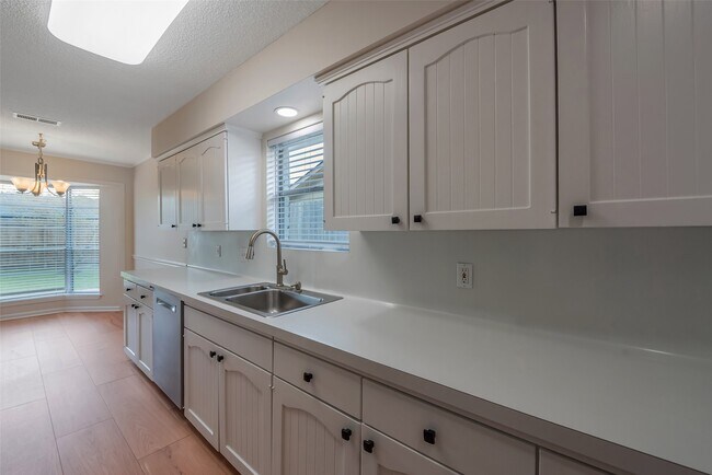 Building Photo - 730 Seamaster Dr