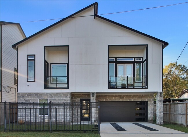 Primary Photo - 811 Paul Quinn St