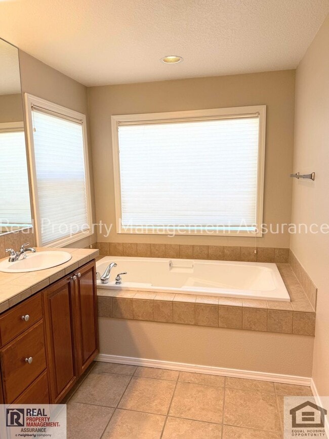 Building Photo - 13611 NW Stonebridge Dr