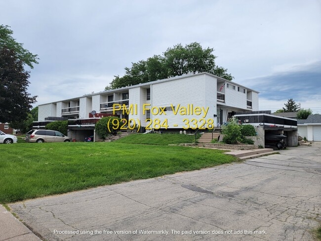 Building Photo - Newly Refurbished 2-Bed, 1.5-Bath Condo Oshkosh