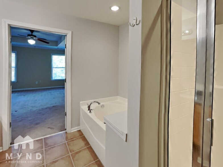 Building Photo - 1313 Stone Bay Dr SW