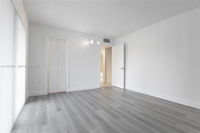 Building Photo - 5301 SW 77th Ct